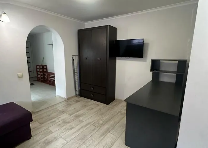 Center Near Opera House